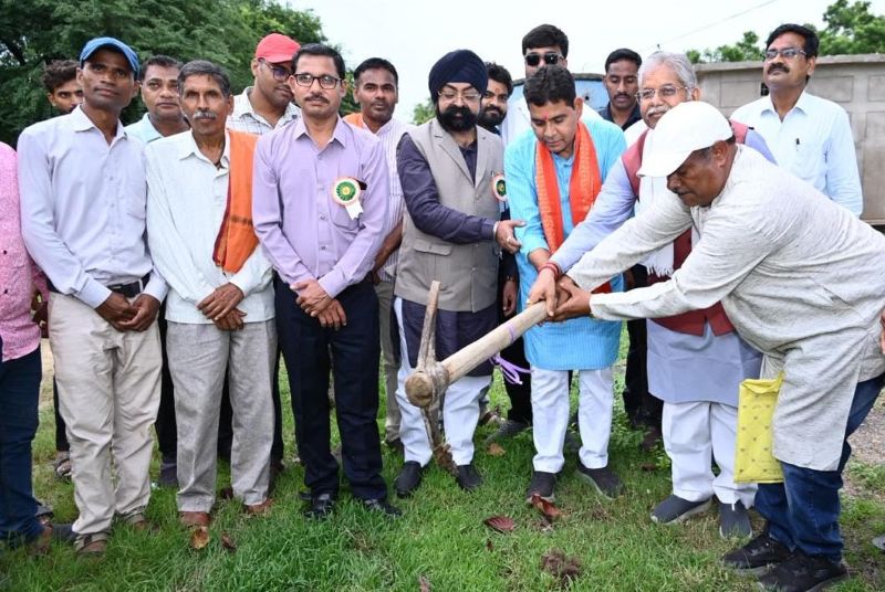 छत्तीसगढ़ के विकास पर मंत्री टंकराम वर्मा का बड़ा बयान! बोले—भौतिक तरक्की के साथ परंपरा और संस्कार नहीं बचे तो विकास अधूरा, कड़ार में ₹20 लाख के भवन की सौगात