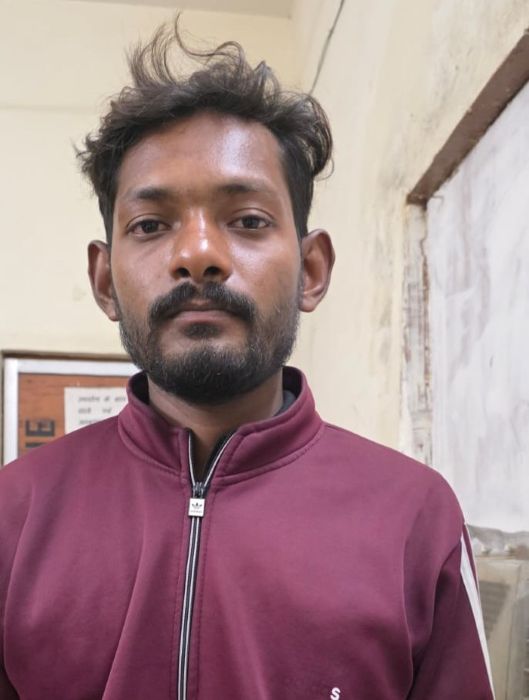 रैपिडो चालक का ‘खेल’ हुआ खत्म! महिला यात्री के 40 हजार के मोबाइल लेकर हुआ फरार, चंद घंटों में पुलिस ने दबोचा—3 फोन और बाइक जब्त
