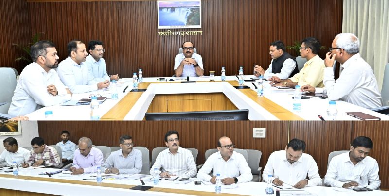 सरगुजा-बस्तर में डेयरी सेक्टर को मिलेगी नई रफ्तार! मुख्य सचिव की अध्यक्षता में बड़ी बैठक, दूध उत्पादन बढ़ाने से लेकर नस्ल सुधार और आधुनिक पशुपालन पर जोर; 1500 से अधिक महिला दुग्ध उत्पादकों को मिल रही सीधी आय