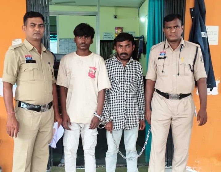 रंजिश में हत्या की कोशिश से मचा हड़कंप! गाली-गलौज के बाद धारदार हथियार से हमला, रामनगर पुलिस ने दो आरोपियों को दबोचकर हथियार किया जब्त