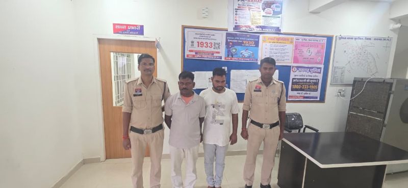 ट्रेलर चालक के जागते ही मची भगदड़, डीजल चोरों की स्कॉर्पियो पलटी और खुल गया पूरा खेल! फर्जी नंबर प्लेट, पाइप-सब्बल से लैस गिरोह के 2 और सदस्य दबोचे गए