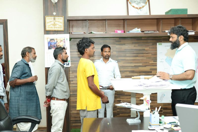 जशपुर कलेक्टर के जनदर्शन में उमड़ी फरियादों की कतार! 20 आवेदनों पर सुनी समस्याएं, अफसरों को समयबद्ध और गुणवत्तापूर्ण निराकरण के सख्त निर्देश