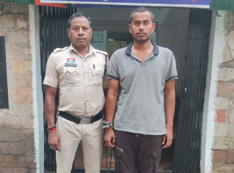 14.97 लाख की बैंक लूट का चौंकाने वाला खुलासा! सीनियर सिटीजन का खाता चुना, मोबाइल नंबर बदला और ऐप से लिमिट बढ़ाकर रकम दूसरे खाते में ट्रांसफर—डिप्टी मैनेजर गिरफ्तार