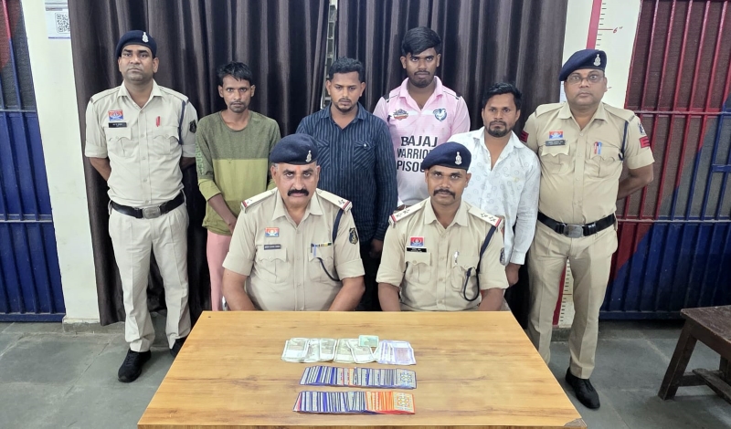 जांजगीर में जुए के फड़ पर पुलिस का शिकंजा! पिसौद में कोतवाली पुलिस की दबिश, 4 जुआरी गिरफ्तार और ₹3,530 नकद सहित ताश-पत्ती जब्त
