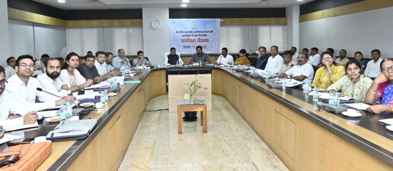 श्रमिक परिवारों के लिए सरकार का बड़ा ऐलान! योजनाओं का लाभ दिलाने में लापरवाही नहीं होगी बर्दाश्त, 67 योजनाओं की जिलेवार समीक्षा और ई-केवायसी निपटाने के दिए निर्देश