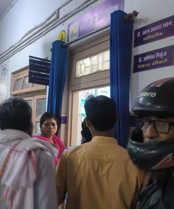जशपुर जिला अस्पताल में डॉक्टरों की ड्यूटी पर उठे सवालों का जवाब, सिविल सर्जन ने किया स्पष्ट—ओपीडी से इमरजेंसी तक सेवाएं नियमित