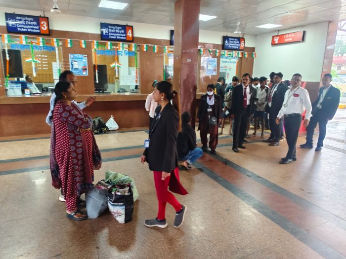 चांपा स्टेशन पर टिकट चेकिंग का बड़ा एक्शन! 12 ट्रेनों में किलाबंदी जांच, 269 यात्रियों पर कार्रवाई और ₹1.86 लाख से अधिक जुर्माना वसूला गया