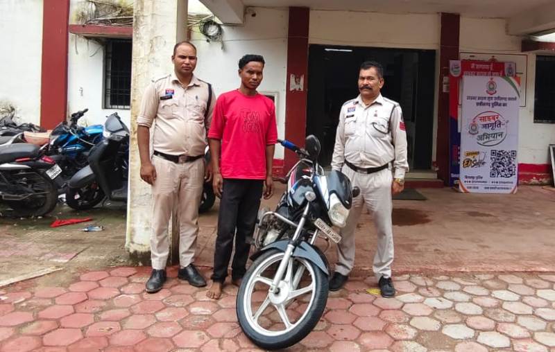 काम के बहाने बढ़ाई नजदीकी, ठेकेदार से मांगी बाइक और फिर हुआ गायब! तोरवा पुलिस ने उमरिया में दबिश देकर आरोपी को मोटरसाइकिल समेत किया गिरफ्तार
