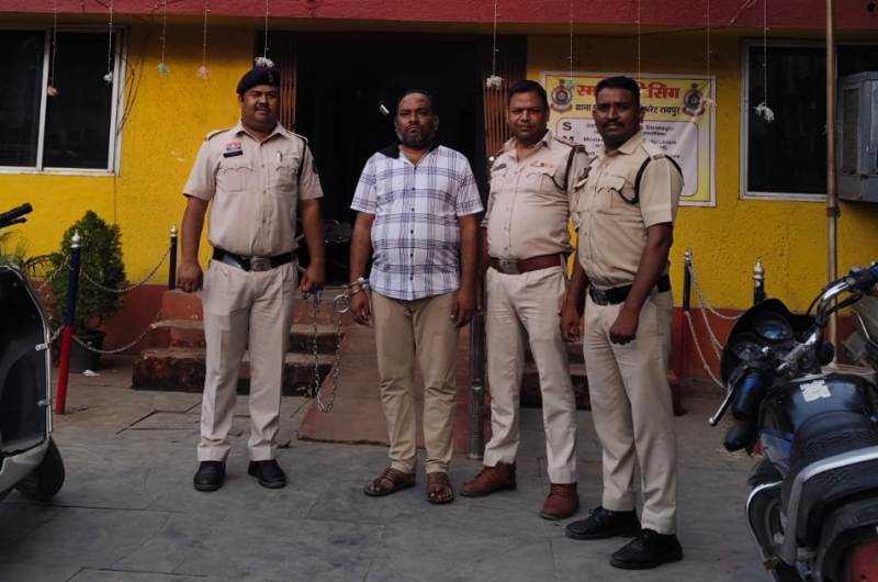 कलेक्शन एजेंट ने ही कर दिया ₹16 लाख का खेल! दुकान की रकम बैंक में जमा करने के बजाय हड़पकर भागा, करीब 2 साल बाद पुलिस के शिकंजे में आया आरोपी