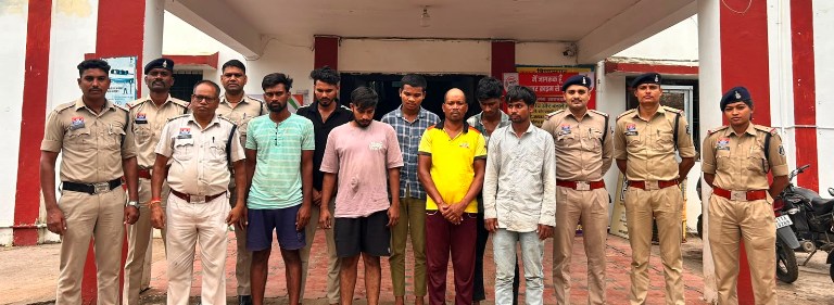 मवेशियों को लेकर भिड़े ग्रामीण, विवाद ने लिया खूनी रूप! रलिया में 4 लोगों पर जानलेवा हमला, एक की मौत—ACCU और मस्तूरी पुलिस ने 7 आरोपियों को दबोचा