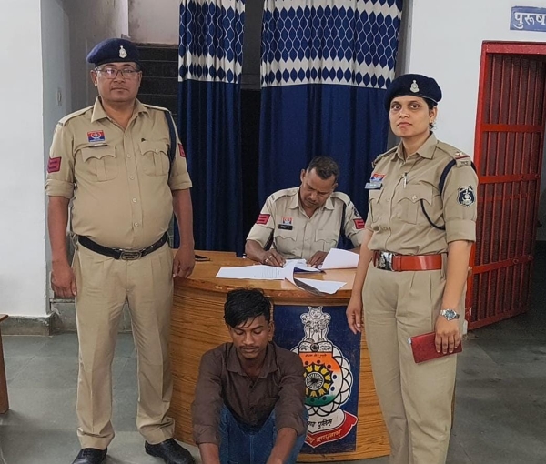 राहगीरों को चाकू दिखाकर धमकाना पड़ा भारी! रतनपुर पुलिस ने ‘प्रहार’ कर आदतन बदमाश को दबोचा, मौके से धारदार चाकू बरामद—आर्म्स एक्ट में कार्रवाई