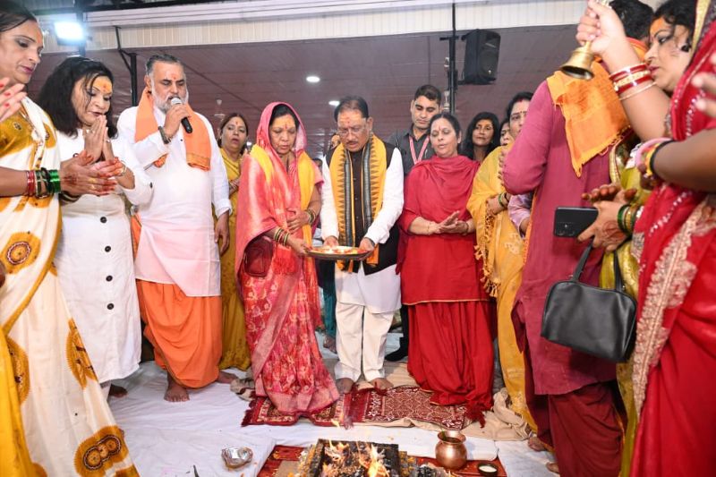 महादेव की भक्ति में डूबे मुख्यमंत्री साय! श्रावण मास में सिविल लाइंस स्थित निवास पर विधि-विधान से किया रुद्राभिषेक, प्रदेशवासियों के लिए मांगा सुख-समृद्धि का आशीर्वाद