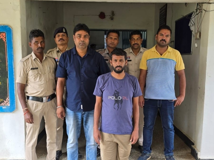 एक करोड़ की उठाईगिरी से मचा था हड़कंप, ओडिशा में छिपा बैठा आरोपी गिरफ्तार! ₹46 लाख के जेवर पहले बरामद, अब ₹10 हजार नकद भी जब्त