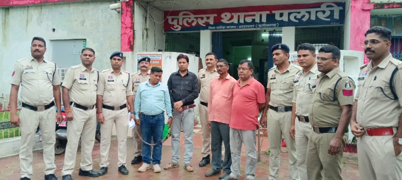 सरकारी नौकरी बचाने के लिए रचा फर्जीवाड़े का खेल! जाली हस्ताक्षर से तैयार किया ट्रांसफर ऑर्डर, पलारी पुलिस ने 4 आरोपियों को दबोचा