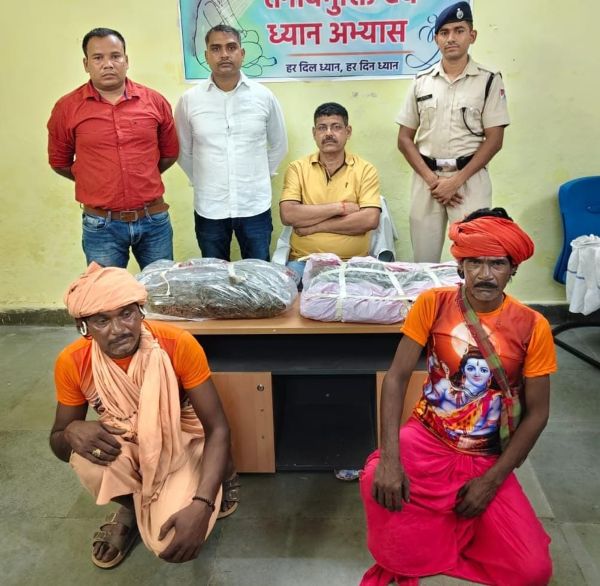 निगौरा स्टेशन पर आधी रात RPF का बड़ा शिकंजा! भेष बदलकर गांजा पहुंचाने निकले दो तस्कर गिरफ्तार, 15.540 किलो माल जब्त—2026 में 550 किलो से ज्यादा बरामद