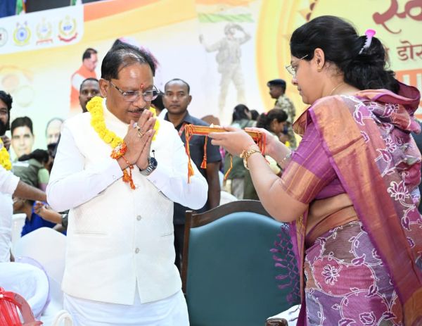 “मेरी सगी बहन नहीं… आज माधुरी जी ने वह कमी पूरी कर दी” : राखी बंधवाकर भावुक हुए मुख्यमंत्री श्री साय