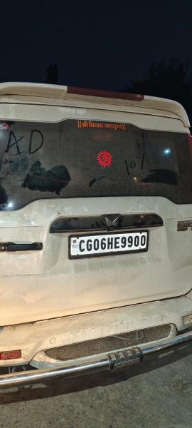 गांजे की बड़ी खेप का भंडाफोड़! नाली में फंसी स्कॉर्पियो छोड़कर महिला-पुरुष फरार, तलाशी में 54 किलो गांजा बरामद; पुलिस ने वाहन किया जब्त