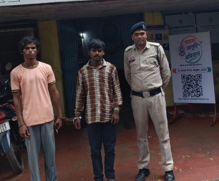 कृषि फार्म में चोरी का खुलासा! रात में मशीनरी और केबल पर किया हाथ साफ, मोहन नगर पुलिस ने 2 आरोपियों को दबोचा, चोरी की सामग्री बरामद