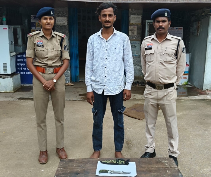 सुपेला में हथियार लहराकर दहशत फैलाने वाला गिरफ्तार! शराब भट्ठी के पास लोगों को डराने-धमकाने की सूचना पर पुलिस ने घेराबंदी कर धारदार हथियार समेत आरोपी पकड़ा