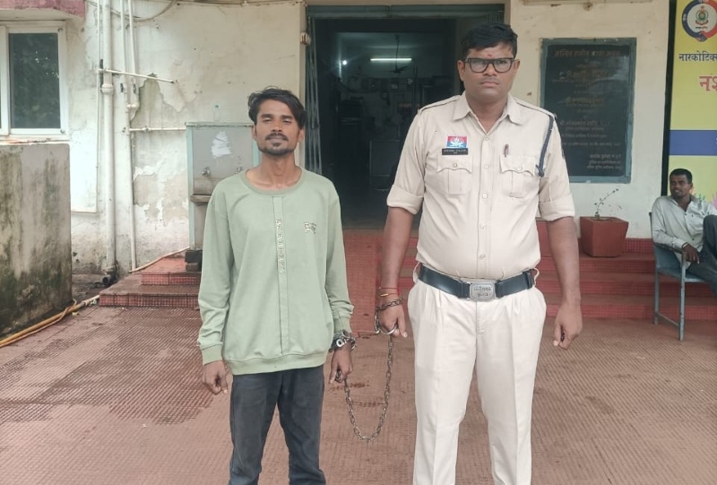 खुटेरी तिराहे पर नशीली टेबलेट बेच रहा था आरोपी! मुखबिर की सूचना पर पुलिस का ताबड़तोड़ एक्शन, 148 नाइट्रोसन-10 टेबलेट और बिक्री की नकदी बरामद
