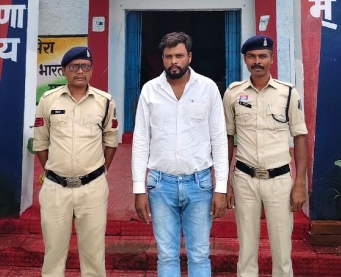जान से मारने और बदनाम करने की धमकी देकर महिला से दुष्कर्म! शिकायत मिलते ही गिधौरी पुलिस का एक्शन, आरोपी संतोष कुमार साहू 24 घंटे में दबोचा गया