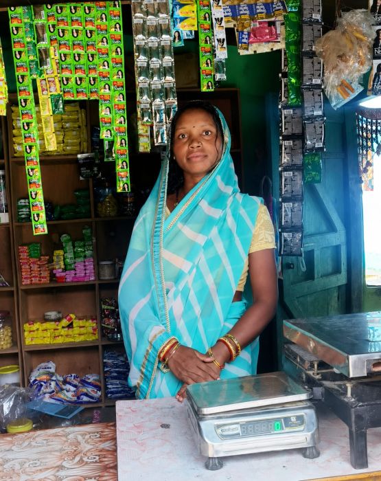 15 हजार की मदद से शुरू किया सफर, आज सालाना लाखों की कमाई! सुमन लता बनीं ‘लखपति दीदी’, किराना दुकान ने बदली आर्थिक जिंदगी