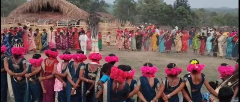 जहां कभी गोलियों की गूंज थी, वहां अब लोकगीतों की आवाज! अबूझमाड़ में लौटे घोटुल के दिन, बेखौफ होकर संस्कृति और परंपराओं को सहेज रहे आदिवासी युवा