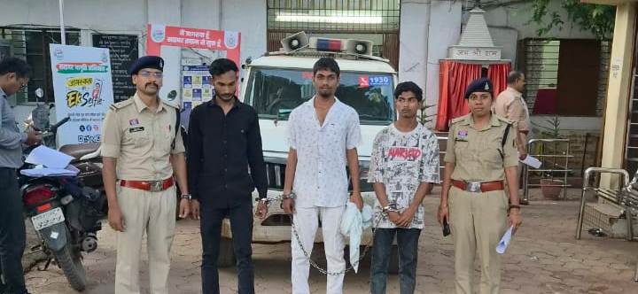 फैक्ट्री की दीवार फांदकर कॉपर चोरी का खेल! खुर्सीपार पुलिस ने 2 आरोपियों को दबोचा, 5 अपचारी नाबालिक भी पकड़े गए, ₹90 हजार की चोरी की सामग्री बरामद