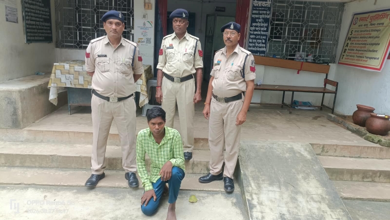 ‘ऑपरेशन क्लीन हंट’ में रायगढ़ पुलिस का बड़ा एक्शन ! पत्नी की हत्या कर चार महीने से तमिलनाडु में छिपे आरोपी को गांव लौटते ही किया गिरफ्तार, हथियार बरामद.