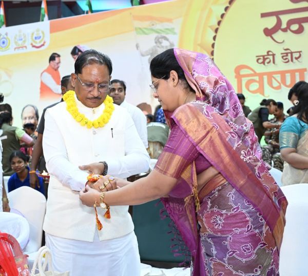 विशेष लेख : महतारी के आशीष से, राखी के विश्वास से मुख्यमंत्री विष्णु देव साय के नेतृत्व में महिलाओं के सम्मान, स्वावलंबन और आर्थिक सशक्तिकरण की दिशा में निरंतर पहल
