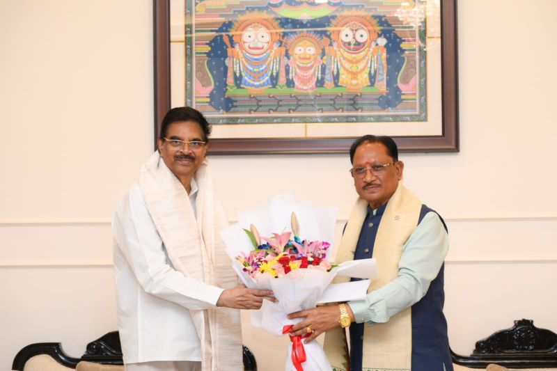 ओडिशा राजभवन में मुख्यमंत्री विष्णु देव साय की राज्यपाल डॉ. हरि बाबू कंभमपति से मुलाकात, विभिन्न समसामयिक विषयों पर हुआ आत्मीय संवाद