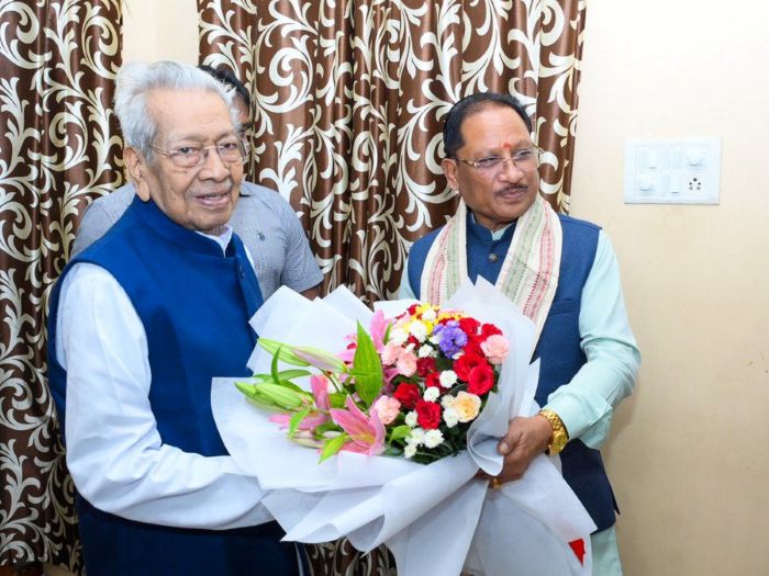 मुख्यमंत्री विष्णु देव साय ने पूर्व राज्यपाल विश्वभूषण हरिचंदन से की सौजन्य भेंट, ओडिशा प्रवास के दौरान भुवनेश्वर में उनके निवास पहुंचकर लिया आशीर्वाद