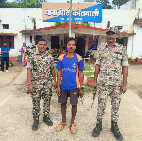 ऑपरेशन शंखनाद : जंगल के रास्ते 14 गौ-वंशों की तस्करी ! जशपुर पुलिस की घेराबंदी से मचा हड़कंप, तस्करों के चंगुल से 14 गौ-वंश मुक्त, एक तस्कर गिरफ्तार कर भेजा गया जेल, दो आरोपी जंगल का फायदा उठाकर फरार, तलाश जारी.