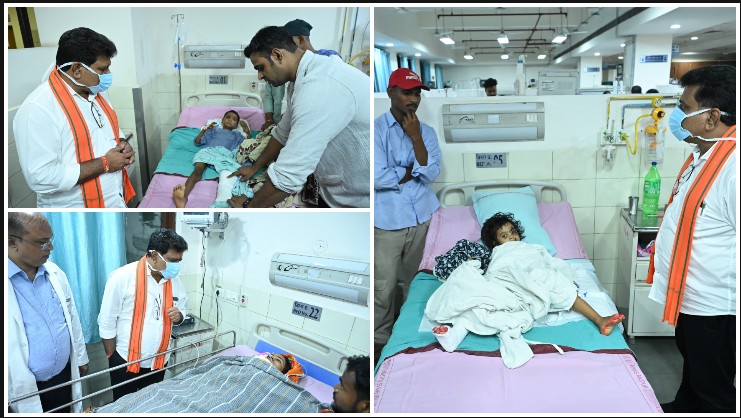 महाराष्ट्र सड़क हादसे के घायलों से मिलने एम्स पहुंचे डिप्टी CM विजय शर्मा, मासूम बच्चों समेत पीड़ितों का जाना हाल; विशेषज्ञ डॉक्टरों से ली उपचार की जानकारी, बेहतर इलाज और हरसंभव मदद के दिए निर्देश