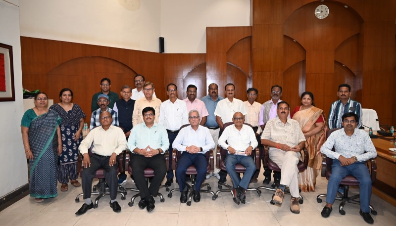 पॉवर ट्रांसमिशन कंपनी के 11 कर्मियों की सेवाओं को मिला सम्मान : भावुक वातावरण में दी गई विदाई, एमडी राजेश कुमार शुक्ला ने प्रशस्ति-पत्र और स्मृति-चिन्ह किए भेंट.