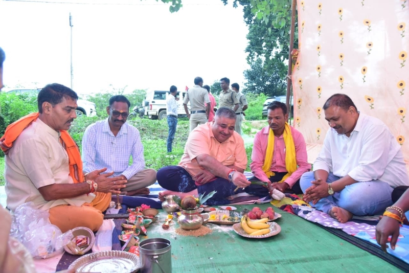 मातृशक्ति के लिए खुलेंगे तरक्की के नए दरवाजे! अंबिकापुर में दो महतारी सदनों का भूमिपूजन, प्रशिक्षण से आर्थिक गतिविधियों तक महिलाओं को मिलेगा सशक्त मंच