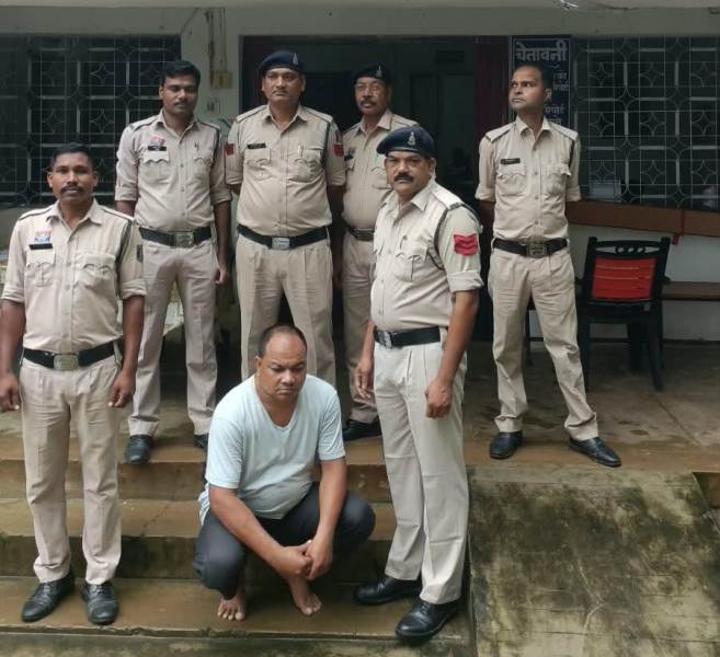 आदिवासी जमीन से शासकीय भूमि तक फर्जीवाड़े का बड़ा खेल बेनकाब! रायगढ़ में फरार पटवारी गिरफ्तार, लैपटॉप-प्रिंटर जब्त; कई आरोपियों की तलाश जारी