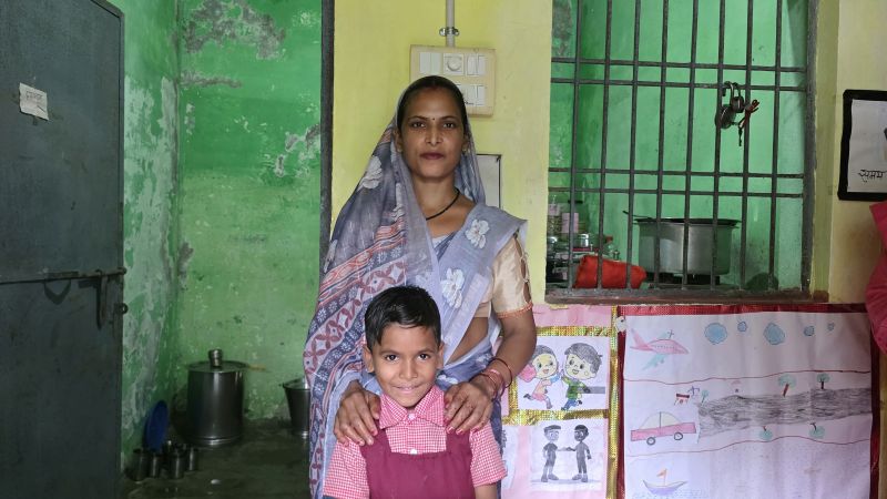 कृषक परिवार की बेटी के भविष्य को मिली आर्थिक सुरक्षा! नोनी सुरक्षा योजना ने दी नई उम्मीद, ₹1 लाख के बॉन्ड से मजबूत हुई पढ़ाई और उज्ज्वल भविष्य की नींव; मां बोलीं—अब चिंता नहीं