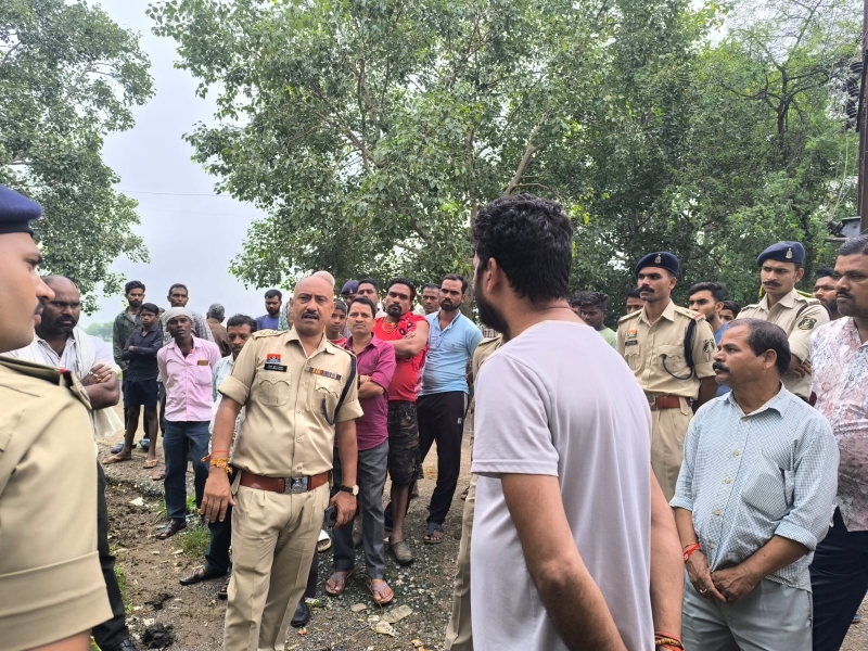 कोसा हत्याकांड में फिर तेज हुई जांच! एसपी विजय कुमार पाण्डेय खुद पहुंचे घटनास्थल, नई SIT गठित—रीक्रिएशन से जुड़ेगी हत्या की हर कड़ी, आरोपी की तलाश तेज