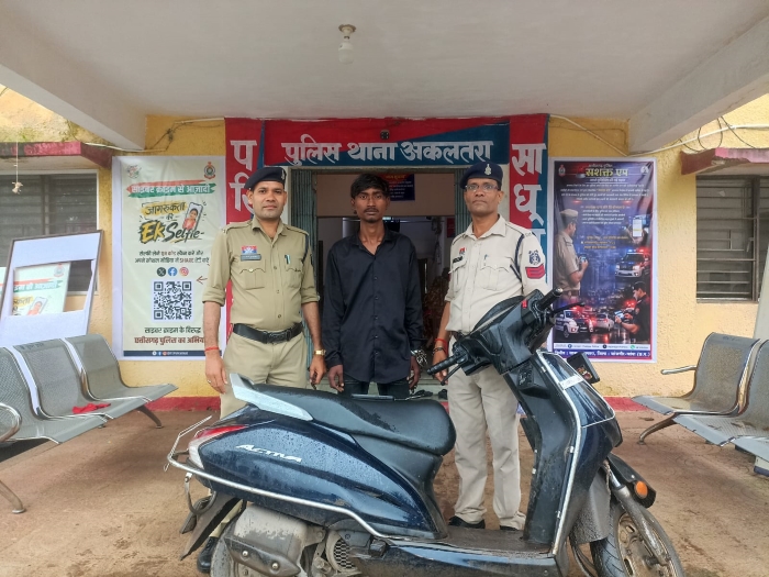 घर में चोरी कर रातों-रात फरार हुआ गिरोह! साइबर तकनीक और मुखबिर की मदद से आरोपी तक पहुंची अकलतरा पुलिस, चोरी का राज खुलते ही भेजा जेल