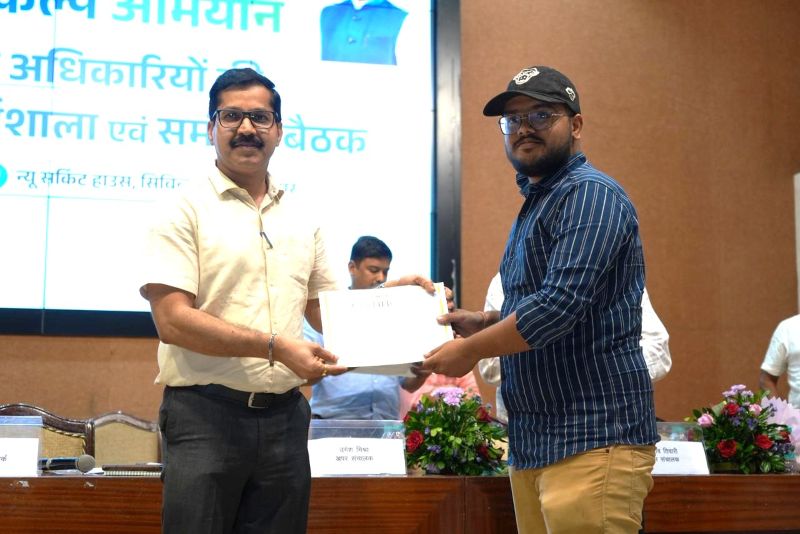 जशपुर ने प्रदेशभर में लहराया परचम! सोशल मीडिया और AI के बेहतरीन इस्तेमाल पर राज्य स्तरीय सम्मान, तीसरे स्थान की बड़ी उपलब्धि