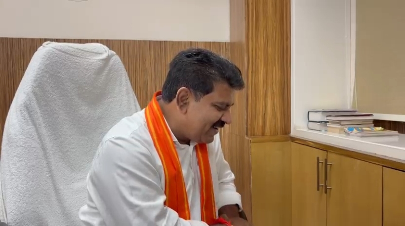 कवर्धा में मेडिकल शिक्षा का पहला सितारा चमका! सहसपुर लोहारा के हिमांशु बने पहले एमबीबीएस छात्र, उप मुख्यमंत्री विजय शर्मा ने खुद फोन कर दी बधाई
