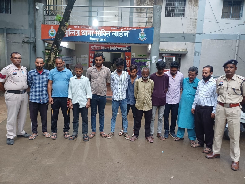 त्योहारों से पहले बिलासपुर में पुलिस का ‘एक्शन मोड’! मिनीबस्ती में चाकूबाज पर आर्म्स एक्ट की कार्रवाई, 11 बदमाशों को प्रतिबंधात्मक धाराओं में किया पाबंद