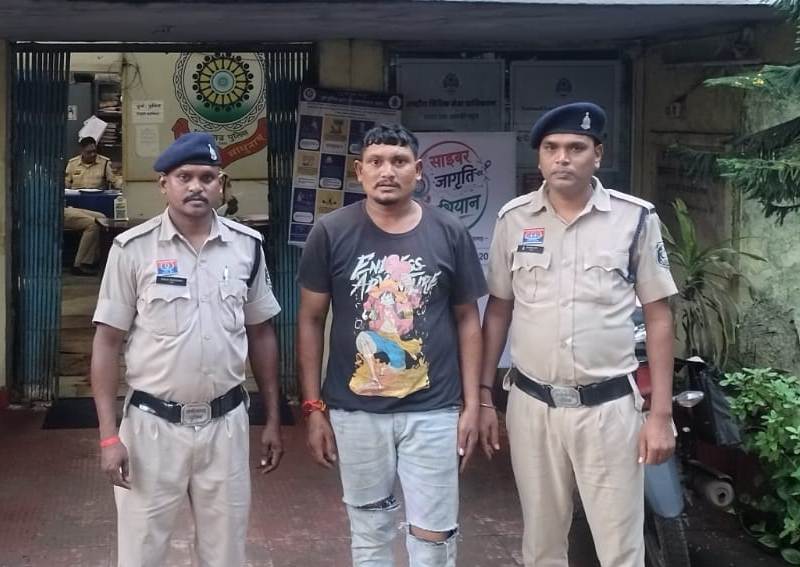 सार्वजनिक जगह पर धारदार हथियार लेकर फैला रहा था दहशत, मोहन नगर पुलिस की त्वरित कार्रवाई में 26 वर्षीय आरोपी गिरफ्तार—आर्म्स एक्ट में केस दर्ज