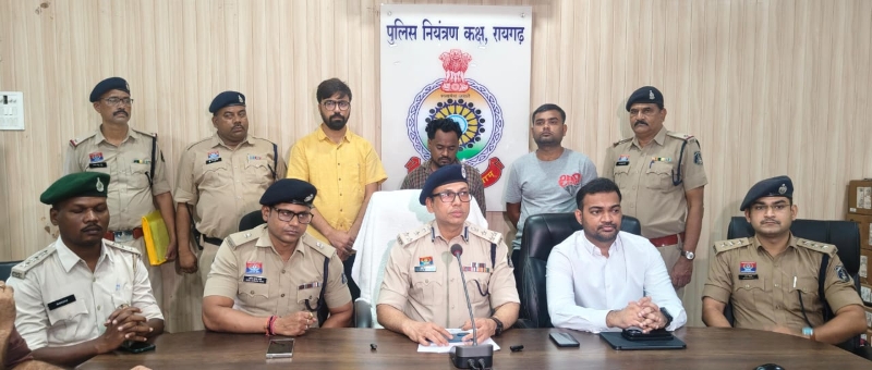 रायगढ़ में वन तस्करी के बड़े इंटर स्टेट सिंडिकेट का भंडाफोड़ : खैर-तेंदू की अवैध कटाई और फर्जी परमिट से करोड़ों के कारोबार का खुलासा, तीन मुख्य आरोपी गिरफ्तार.