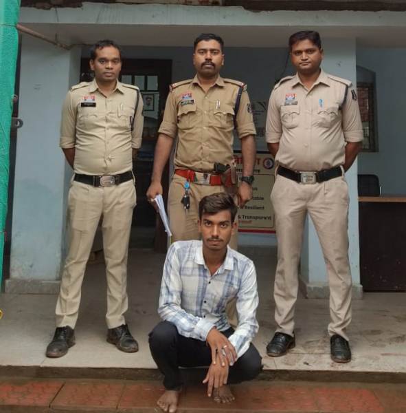 अभियान संवेदना’ में खरसिया पुलिस का ताबड़तोड़ एक्शन! शादी का झांसा देकर युवती का शारीरिक शोषण करने वाला आरोपी 24 घंटे में गिरफ्तार, न्यायालय से रिमांड पर भेजा गया
