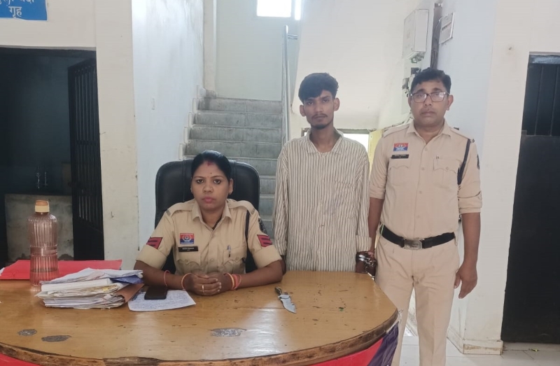 त्योहारी सीजन में तलवारनुमा धारदार हथियार लेकर दहशत फैला रहा था युवक, तोरवा पुलिस ने घेरकर दबोचा—चाकू बरामद