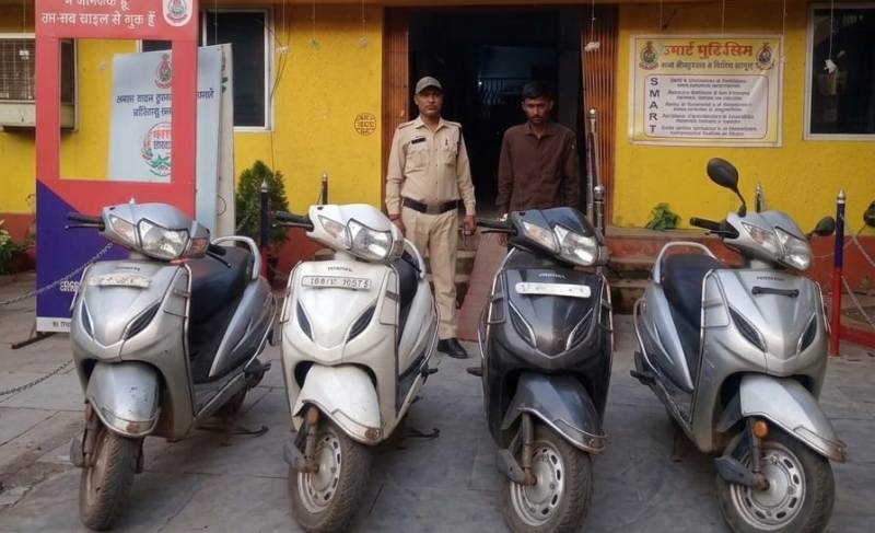 मास्टर चाबी से घुम-घुमकर दोपहिया चोरी का खेल बेनकाब, रायपुर पुलिस ने आरोपी और विधि से संघर्षरत बालक को दबोचा—4 वाहन बरामद