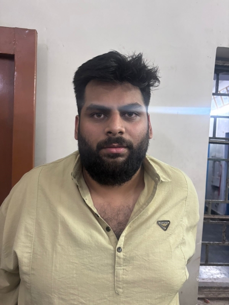 ड्राई डे के आदेश को ठेंगा! प्लैटिनम बार से चोरी-छिपे शराब निकालकर बाहर बिक्री का खुलासा, संचालक पर FIR—गार्ड भी कार्रवाई के घेरे में