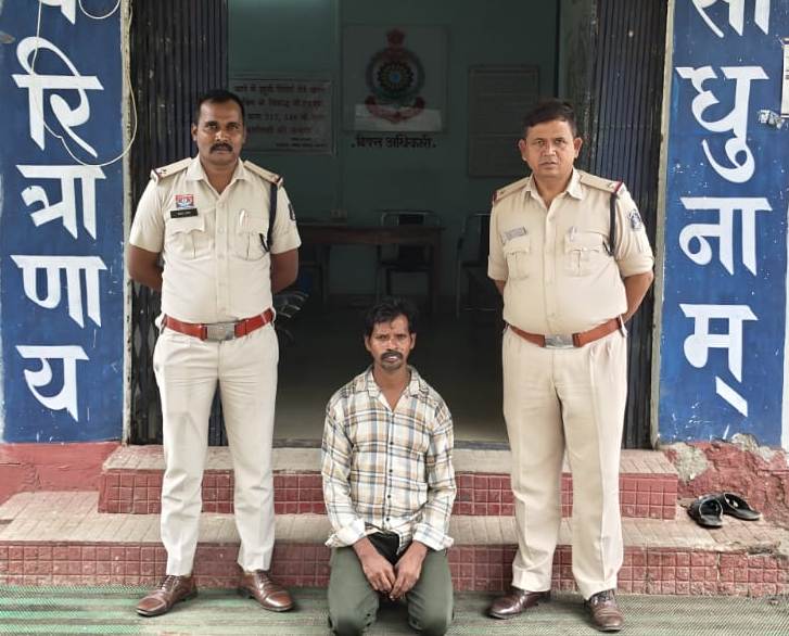 ऑपरेशन क्लीन हंट’ में घरघोड़ा पुलिस की बड़ी सफलता, बड़े भाई पर टांगा से जानलेवा हमला कर 2 माह से फरार आरोपी गिरफ्तार—हथियार भी बरामद